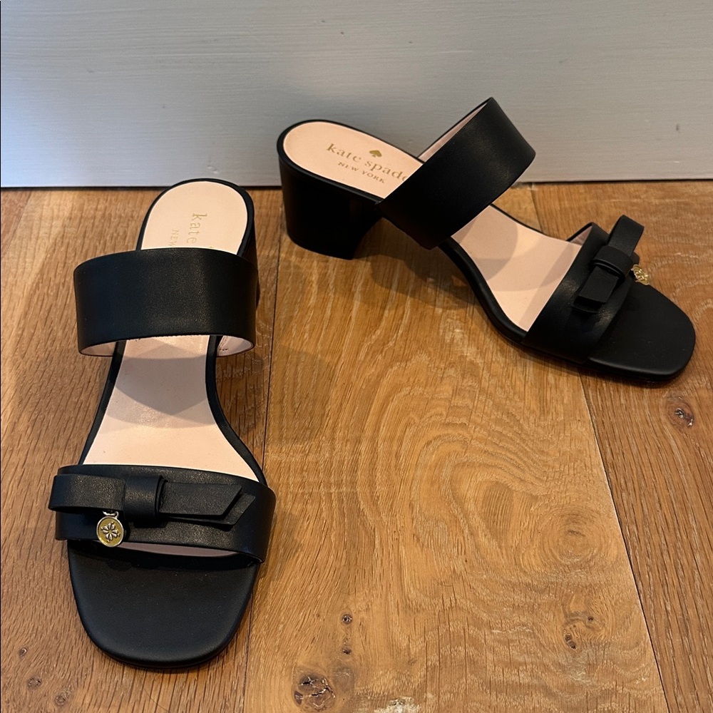 NEW Kate Spade New York Helena Black Leather Two Band Bow Sandals w/ Charm 7